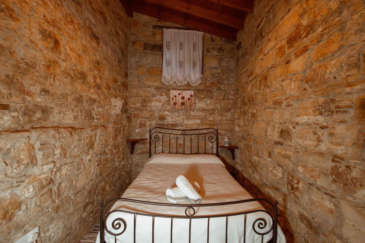 Constantias Stone Houses Лофу Екстер'єр фото