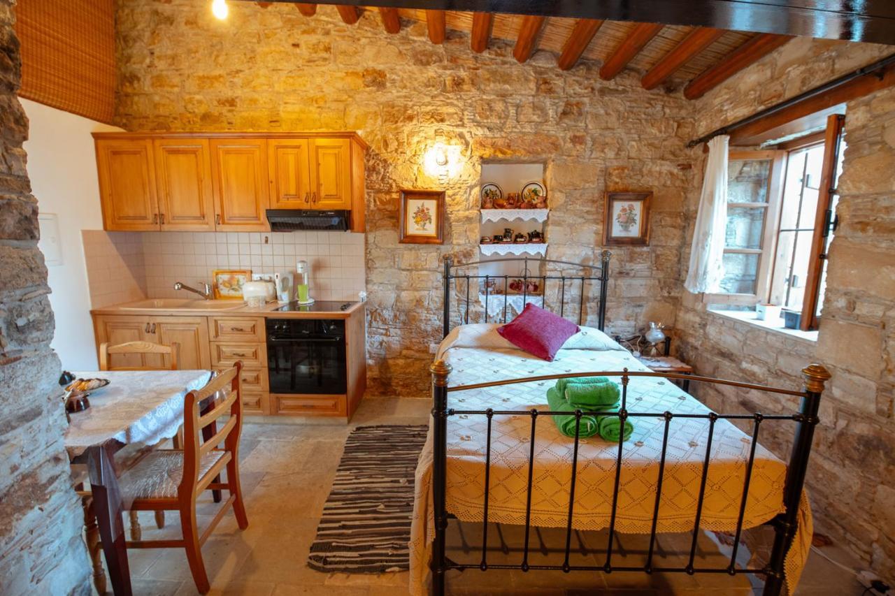 Constantias Stone Houses Лофу Екстер'єр фото
